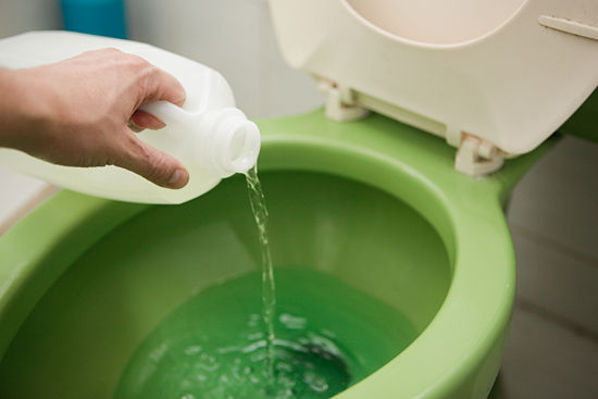 smell rid pee ways bathroom bleach put toilet homes bowl urine tank smells inside junkie