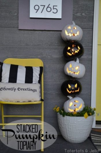 13 Spooky Halloween Porch Decorations6