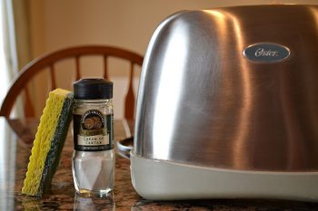 4 Stainless Steel Cleaning Hacks2