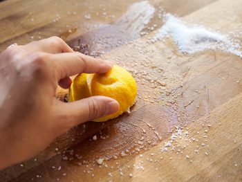 12 Ways to Clean Your Entire Home With Lemons2