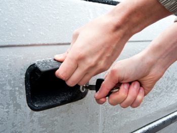 12 Genius Winter Car Cleaning Hacks11