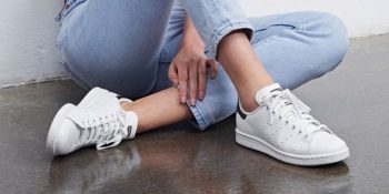 How to Make White Shoes Bright Again| Cleaning, How to Clean White Shoes, Cleaning White Shoes, Cleaning, Cleaning Tips and Tricks, Whiten Fabric, How to Whiten Fabric, Popular Pin 