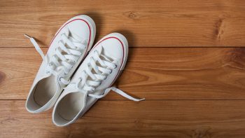 How to Make White Shoes Bright Again| Cleaning, How to Clean White Shoes, Cleaning White Shoes, Cleaning, Cleaning Tips and Tricks, Whiten Fabric, How to Whiten Fabric, Popular Pin 