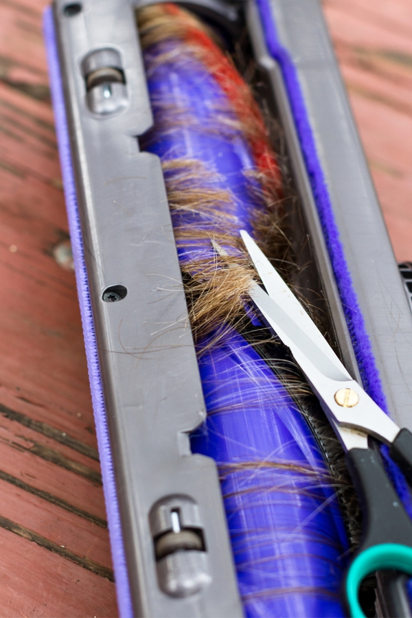 How To Thoroughly Clean The Vacuum Brush Roller • Organization Junkie