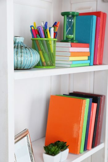 If you have a friend that lives in clutter? Giving them home office organizers will help solve that. For more organizing gifts, look here! 