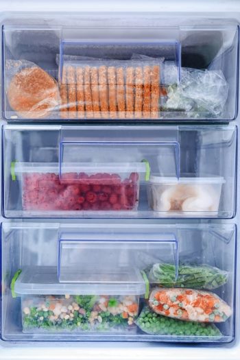 Nothing is worse than having a messy deep freezer. These tips will help you organize your deep freezer. You'll be amazed at the difference using freezer bins makes.