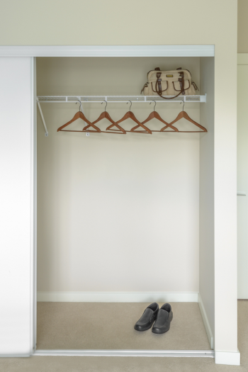 Are your closets in need of an organization overhaul? It's a great time for that! Check out these ridiculously brilliant closet organizing tips. They will change your life! 