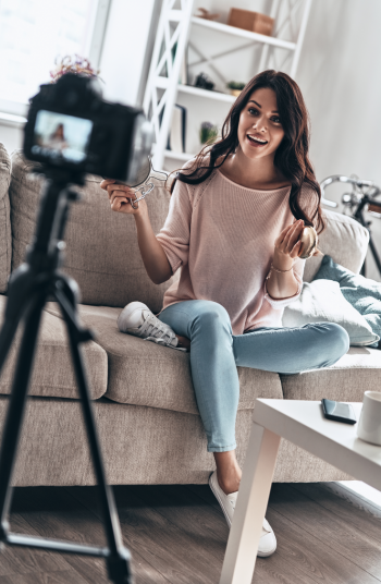 You may be wondering how to create a hobby space in your home? It can be tricky! I'll help you find an empty wall or corner so you can create your vlog! 